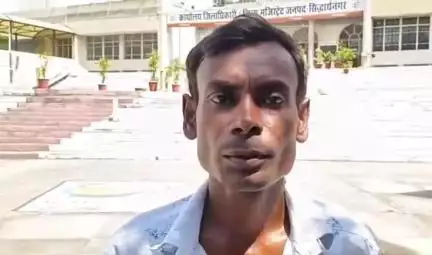 नौगढ़: बगही निवासी व्यक्ति ने बूड़ा निवासी पर फर्जी डिग्री के सहारे नौकरी करने का लगाया आरोप, मीडिया को दिया बयान