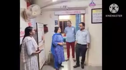 सेलू: सिंदी रेल्वे येथे प्राथमिक आरोग्य केंद्राला जिल्हा आरोग्य अधिकाऱ्यांची रात्री आकस्मिक भेट; रुग्णालयाची केली पाहणी
