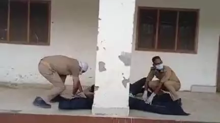 कासगंज: सहावर गेट रेलवे फाटक के समीप मिला अज्ञात व्यक्ति का शव, पुलिस ने पोस्टमार्टम के लिए भेजा