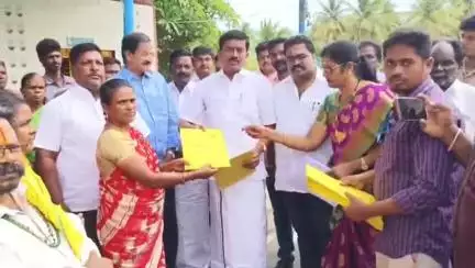 திருப்பத்தூர்: காமராஜர் நகர் பகுதி மக்களின் நீண்ட நாள் கோரிக்கையை நிறைவேற்றிய நல்லதம்பி MLA, இலவச வீட்டுமனை பட்டா வழங்கினார்