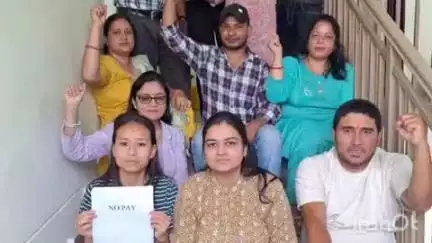 अल्मोड़ा: जिले में स्वास्थ्य विभाग में तैनात आउटसोर्स कर्मियों ने वेतन भुगतान समेत अन्य मांगों को लेकर किया कार्य बहिष्कार
