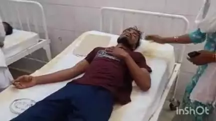 बांका: धावाटाड़ के पास गड्ढे में बाइक गिरने से युवक हुआ जख्मी