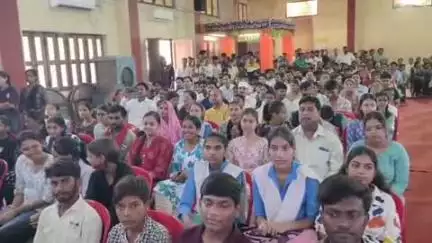 दतिया नगर: वृंदावन धाम वाटिका में विद्यार्थियों के लैपटॉप राशि अंतरण कार्यक्रम में शामिल हुए प्रभारी मंत्री ऐंदल सिंह कंसाना