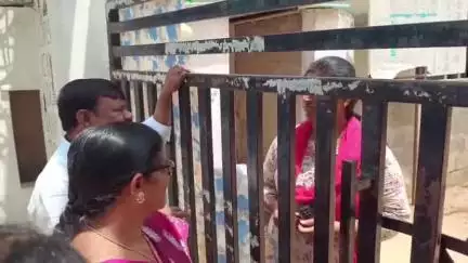 సిరిసిల్ల: విద్యార్థుల సమస్యలు పరిష్కరించేందుకు విరాళాలు వేసుకొని మరి సహాయపడతాం: BRS పార్టీ మండల అధ్యక్షుడు గజభీంకార్ రాజన్న