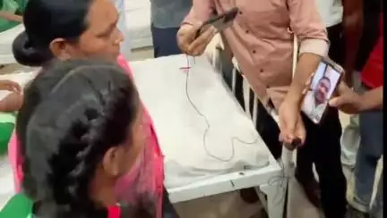 गोड्डा: मंत्री सह गोड्डा विधायक संजय प्रसाद यादव ने अस्पताल में भर्ती बच्चियों से वीडियो कॉल पर बात की