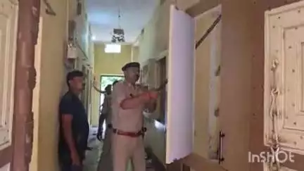 शेखपुरा: BSF महिला जवान से यौन शोषण और ₹14 लाख की ठगी करने वाले आरोपी के घर पुलिस ने की कुर्की जब्ती