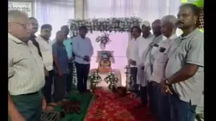 କେନ୍ଦ୍ରାପଡା: ବଗଡ଼ା ପଞ୍ଚାୟତରେ ସୁନାମଧନ୍ୟ ଶିକ୍ଷକ ସ୍ବର୍ଗତ ଗଗନ ବିହାରୀ ଜେନାଙ୍କ ଦ୍ୱାଦଶତିଥିରେ ଶ୍ରଦ୍ଧାଂଜଳି ସଭାରେ ଯୋଗଦେଲେ କେନ୍ଦ୍ରାପଡ଼ା ବିଧାୟକ