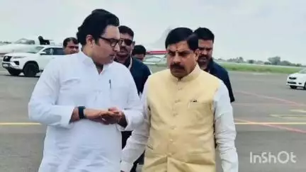 त्योंथर: रीवा: मुख्यमंत्री डॉ. मोहन यादव से त्यौंथर विधायक ने हवाई पट्टी पर की मुलाकात