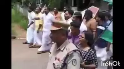 കോഴഞ്ചേരി: മന്ത്രി വീണ ജോർജിന്റെ പത്തനംതിട്ടയിലെ ഓഫിസിലേക്ക് BJP മാർച്ച്, കുടുംബവീട്ടിലേക്ക് യൂത്ത് കോൺഗ്രസിന്റെ ശവപ്പെട്ടി മാർച്ച്