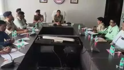 बलौदाबाज़ार: जिला बलौदा बाजार-भाटापारा पुलिस ने जिले के सभी बैंक शाखा प्रबंधकों की ली बैठक