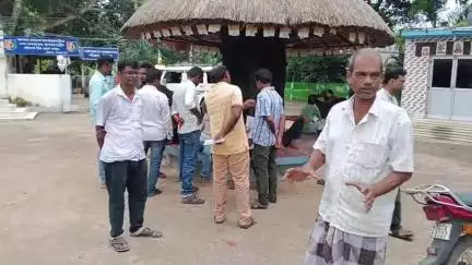 ভাতার: বড় পোশলাই সব জায়গায় মা ঝাগলাই বিরাজমান,সাপের কামড়ে মারা যায় না গ্রামের মানুষ, এক গৃহবধুর মৃত্যুতে শোকাহত গ্রাম বাসি