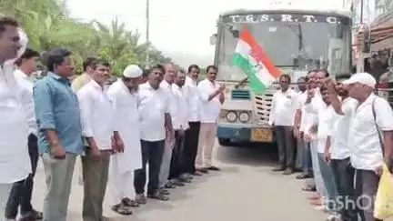 వనపర్తి: హైదరాబాద్‌లో జరిగే కార్యక్రమానికి కార్యకర్తలతో కలిసి వెళ్లిన ఎమ్మెల్యే మేఘారెడ్డి