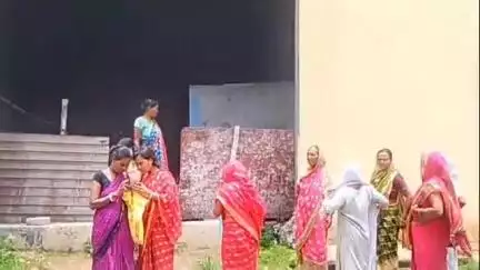 आदित्यपुर गम्हरिया: श्रीरामपुर राहेरगोड़ा में महिलाओं ने किया प्रदर्शन, पुश्तैनी भूमि पर सागर रत्न प्रोडक्ट्स के अवैध निर्माण का विरोध किया