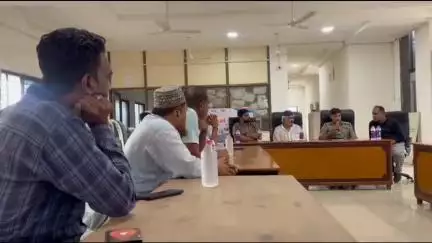 છોટાઉદેપુર: મોહરમના તહેવારને ધ્યાનમાં રાખીને છોટાઉદેપુર નગરપાલિકા ખાતે એક મહત્વપૂર્ણ શાંતિ સમિતિની બેઠકનું આયોજન કરવામાં આવ્યું