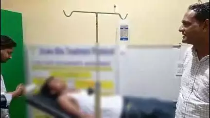 शिकोहाबाद: पालीवाल चौराहे पर स्कूल जा रहे छात्र के साथ साथी छात्रों ने की मारपीट, पुलिस ने अस्पताल में कराया भर्ती