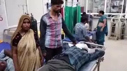 हाथरस: मथुरा-बरेली नेशनल हाइवे पर गांव सलेमपुर के पास दो बाइकों की हुई टक्कर, एक व्यक्ति गंभीर रूप से हुआ घायल