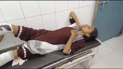 धनौरा: गजरौला हाईवे पर झनकपुरी के पास तेज रफ्तार कार ने बाइक को मारी टक्कर, 3 लोग हुए घायल