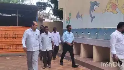 ఆదోని: మున్సిపల్ నెహ్రూ మెమోరియల్ పాఠశాలను తనిఖీ చేసిన కమిషనర్ కృష్ణ