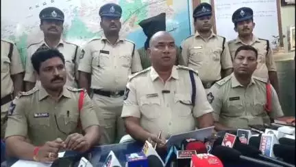 శ్రీకాకుళం: మహాదేవపురం గ్రామానికి చెందిన రామారావును ఇద్దరిని హత్య చేసిన కారణంగా అరెస్టు చేశామన్న కాశిభోగ్గ డిఎస్పి వెంకట అప్పారావు