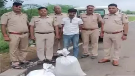 टोंक: घाड़ थाना पुलिस ने सरकावास मोड़ के पास एक युवक के कब्जे से 14.810 किलोग्राम अवैध मादक पदार्थ डोडा चूरा किया ज़ब्त