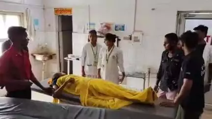 इटावा: सिरसा के मढ़ैया गांव में पति द्वारा ससुराल ना ले जाने पर विवाहिता ने डाई पीकर आत्महत्या का प्रयास किया