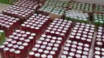 गुमला: पुलिस ने 1020 पेटी केन बियर व ट्रक के साथ दो लोगों को किया गिरफ्तार, प्रेस वार्ता के बाद भेजा जेल