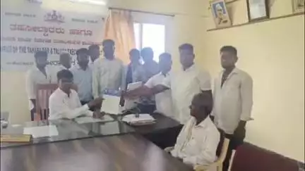 ಶೋರಾಪುರ: ಯಾದಗಿರಿ ಎಸ್ ಪಿ ಪೃಥ್ವಿಕ್ ಶಂಕರ್ ವರ್ಗಾವಣೆ ವಿರೋಧಿಸಿ ನಗರದಲ್ಲಿ ದಲಿತ ಸೇನೆ ಸಂಘಟನೆ ತಹಸಿಲ್ದಾರ್ ಮೂಲಕ ಗೃಹ ಸಚಿವರಿಗೆ ಮನವಿ