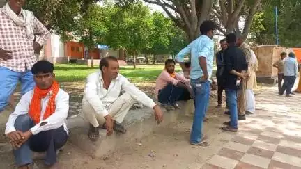 तिर्वा: ठठिया के मुन्ना पूर्वा गांव में दो हजार रुपए की खातिर किसान की फावड़ा मारकर हत्या, पुलिस जांच पड़ताल में जुटी