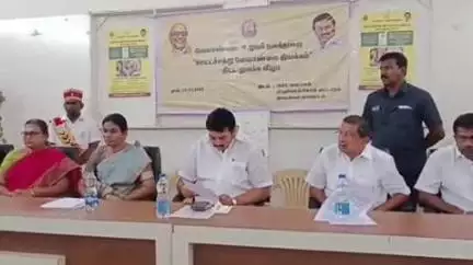 திருச்செங்கோடு: திருச்செங்கோட்டில் ஊட்டச்சத்து வேளாண்மை இயக்கம் சார்பில் விவசாயிகளுக்கு பயிர், காய்கறி,பழம் தொகுப்புகளை அமைச்சர் வழங்கினார்