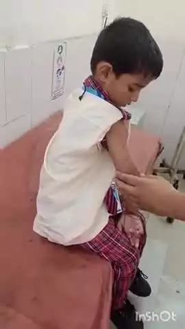 टूंडला: आगरा रोड स्थित एक स्कूल के बाहर कुत्ते ने बच्चे पर हमला कर उसे किया घायल