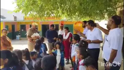 जलालाबाद: नगरिया बुजुर्ग में अवैध निजी स्कूलों पर एडीएम और बीएसए की बड़ी कार्रवाई, मान्यता न होने पर स्कूल बंद कराए गए
