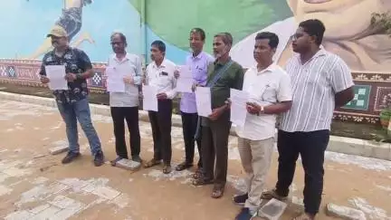 ଭଦ୍ରକ ଗ୍ରାମାଞ୍ଚଳ: RTI ଖୋଲିଲା ଗୁମର ନକଲି ଶିକ୍ଷକ ଙ୍କ ବିରୋଧରେ କାର୍ଯ୍ୟାନୁଷ୍ଠାନ ପାଇଁ ଚିଠି,ଜିଲ୍ଲାପାଳଙ୍କ କାର୍ଯ୍ୟାଳୟ ଆଗରେ ପ୍ରତିକ୍ରିୟା ରଖିଲେ ବିକାଶ