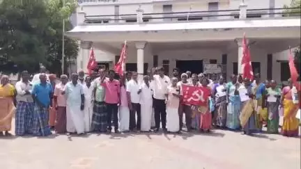 கயத்தாறு: தாலுகா அலுவலகம் முன்பு தமிழ்நாடு விவசாயிகள் சங்கம் சார்பில் ஆர்ப்பாட்டம்