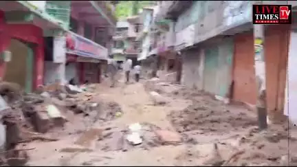 थुनाग में तबाही का मंजर, मलबे में समाई ज़िंदगियां, 40 घर बर्बाद, 5 लापता