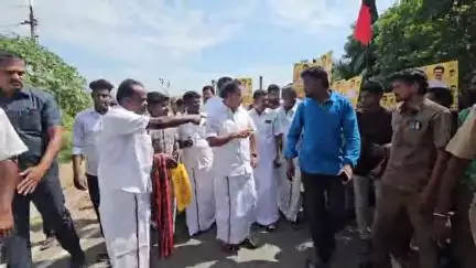 கண்டச்சிபுரம்: அந்திலி கிராமத்தில் விறுவிறுப்பாக நடக்கும் 'ஓரணியில் தமிழ்நாடு' உறுப்பினர் சேர்க்கை - களப்பணியில் அமைச்சர் பொன்முடி