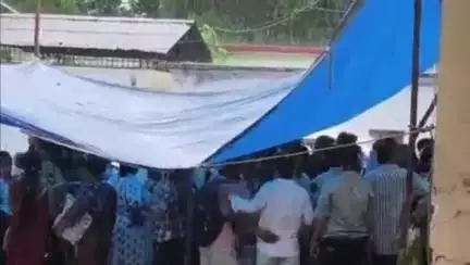 डोईवाला: डोईवाला ब्लॉक में नामांकन की प्रक्रिया का तीसरा दिन जारी, भारी बारिश के बीच नामांकन की प्रक्रिया चल रही है