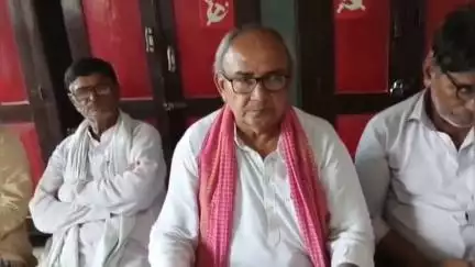बेतिया: मीना बाजार स्थित कार्यालय में संयुक्त किसान मोर्चा ने कहा, चुनाव आयोग गरीबों को मतदान से वंचित करने वाली योजना वापस ले
