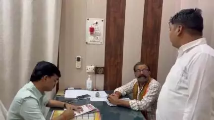 अमेठी: नगर पंचायत की तोड़फोड़ कार्रवाई पर व्यापारियों ने जताया एतराज, एसडीएम अमेठी को सौंपा ज्ञापन
