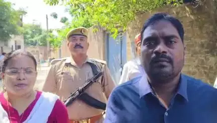 जलालाबाद: जलालाबाद क्षेत्र में बिना मान्यता के चलाए जा रहे स्कूलों पर छापामारी के संबंध में एडीएम अरविंद कुमार ने दी जानकारी