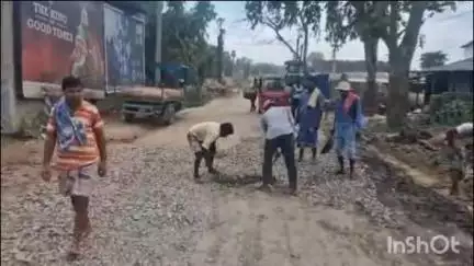 হরিশ্চন্দ্রপুর ২: সাময়িক রাস্তা সংস্কারের কাজ শুরু হয় বারদুয়ারি এলাকার বাসিন্দাদের মধ্যে ক্ষোভ