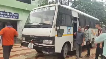 ବରଗଡ: ବରଗଡ଼ ଟାଉନ ପୋଲିସ ପକ୍ଷରୁ ଡକାୟତି ଗ୍ୟାଙ୍ଗକୁ ଗିରଫ କରି ମେଡିକାଲ ଚେକ୍ ଅପ୍ ପାଇଁ ପୁରୁଣା ଚିକିତ୍ସାଳୟକୁ 14 ଜଣ ଡକାୟତଙ୍କୁ ଅଣାଗଲା