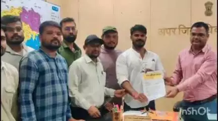 भद्रावती: राज्यातील बेरोजगार व ओपण कंत्राटदारांची देयके अदा करा.
राज्य अभियंता संघटनेचे चंद्रपूर जिल्हाधिकारी कार्यालयात निवेदन.