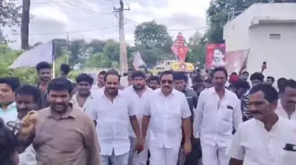 వంగవీటి రంగ పేద ప్రజల గుండెల్లో చిరస్థాయిగా నిలిచి ఉంటారు: మడికిలో ఎమ్మెల్యే బండారు సత్యానందరావు