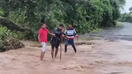 नवापूर: वागदी गावाजवळ महाराष्ट्र गुजरात राज्याला जोडणारा पूल पाण्याखाली, वाहनधारक शेतकऱ्यांना मोठी अडचण #Jansamasya