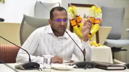 విశాఖపట్నం: కలెక్టర్ కార్యాలయంలో అధికారులు బ్యాంకల ప్రతినిధులతో సమావేశం నిర్వహించిన జిల్లా కలెక్టర్ హరేంద్ర ప్రసాద్