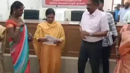 புதுக்கோட்டை: ஆட்சியரகதில் திருநங்கை களுக்கான சிறப்பு குறை தீர்கும் முகாம் கலெக்டர் அருணா தலைமையில் நடைபெற்றது.