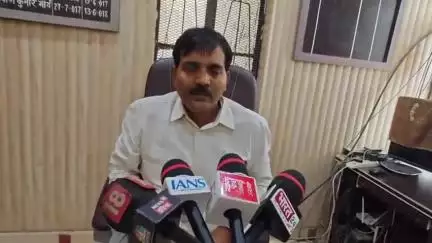 मऊ: जिला उद्योग अधिकारी राजेश रोमन ने गाजीपुर तिराहे के मामले में लाभार्थियों के लिए बताई योजना