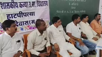 सर्वश्रेष्ठ अंक प्राप्त करने पर विधानसभा के सैकड़ों छात्रों को विधायक मनोज चौधरी द्वारा लैपटॉप की राशी कराई गई  उपलब्ध