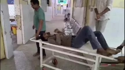जसवंतनगर: कठफोरी के पास सड़क दुर्घटना में घायल चार लोगों को स्थानीय सीएचसी में भर्ती कराया गया, सैफई पीजीआई में किया गया रेफर
