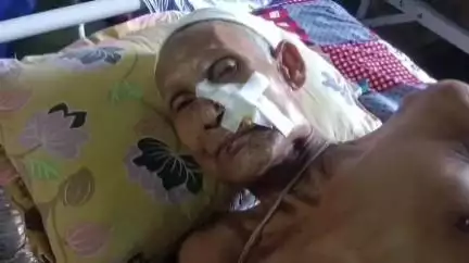 তুফানগঞ্জ ১: বলরামপুর শক্তির বাজার এলাকায় টোটো উল্টে আহত একজন ,ভর্তি তুফানগঞ্জ হাসপাতালে
